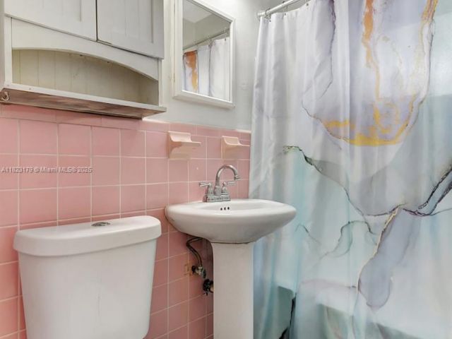 Продажа дома по адресу 1991 NE 178th St - фото 6227534