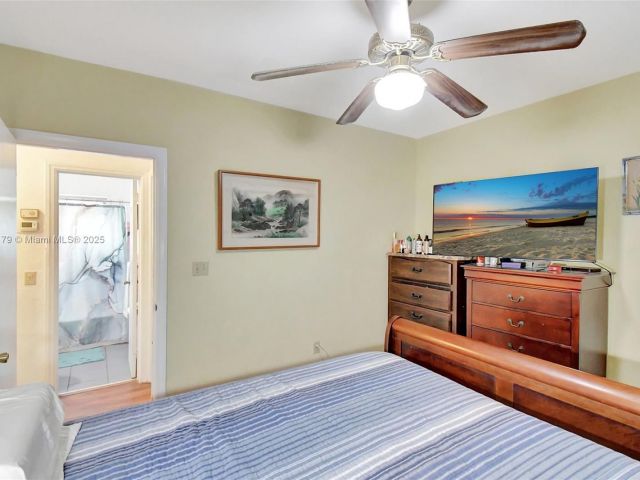 Продажа дома по адресу 1991 NE 178th St - фото 6227535