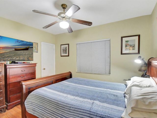 Продажа дома по адресу 1991 NE 178th St - фото 6227536