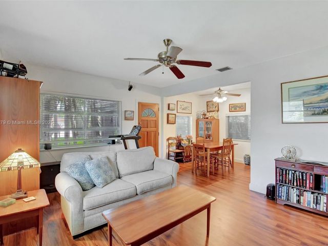 Продажа дома по адресу 1991 NE 178th St - фото 6227538