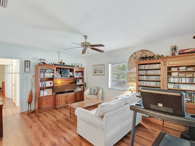 Продажа дома по адресу 1991 NE 178th St - фото 6227542