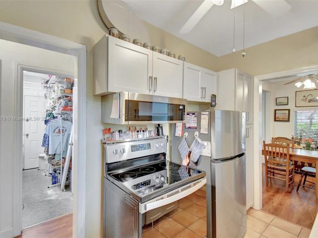 Продажа дома по адресу 1991 NE 178th St - фото 6227545