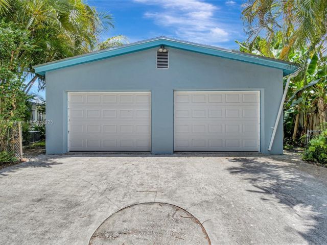 Продажа дома по адресу 1991 NE 178th St - фото 6227548