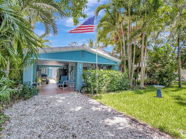 Продажа дома по адресу 1991 NE 178th St - фото 6227549