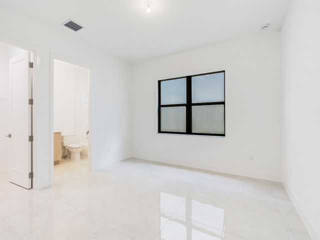 Дом в аренду по адресу 9451 Riverside Park Drive - фото 6372941