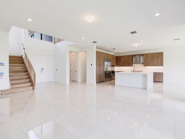 Дом в аренду по адресу 9451 Riverside Park Drive - фото 6372945