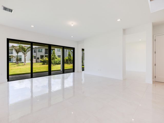 Дом в аренду по адресу 9451 Riverside Park Drive - фото 6372948