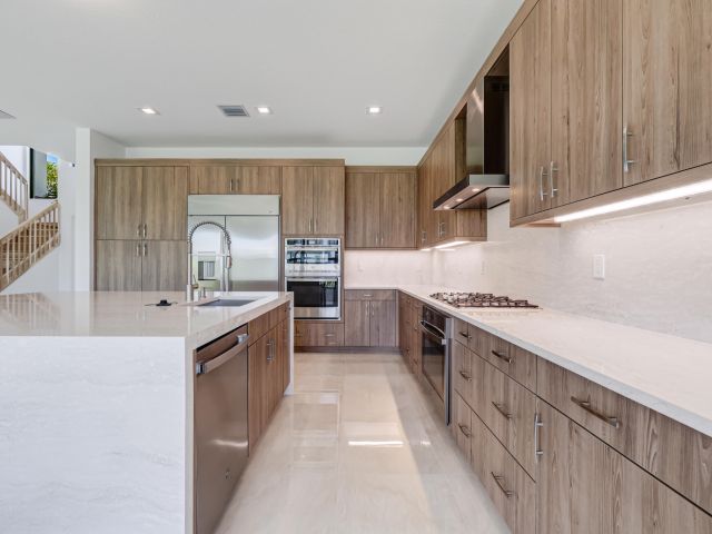 Дом в аренду по адресу 9451 Riverside Park Drive - фото 6372951