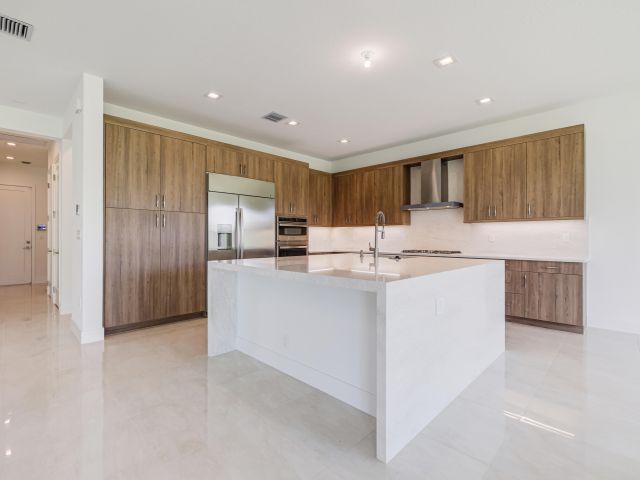 Дом в аренду по адресу 9451 Riverside Park Drive - фото 6372952