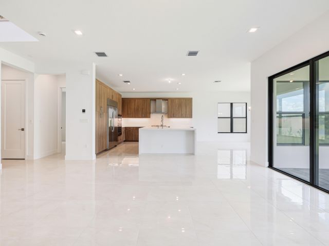 Дом в аренду по адресу 9451 Riverside Park Drive - фото 6372954