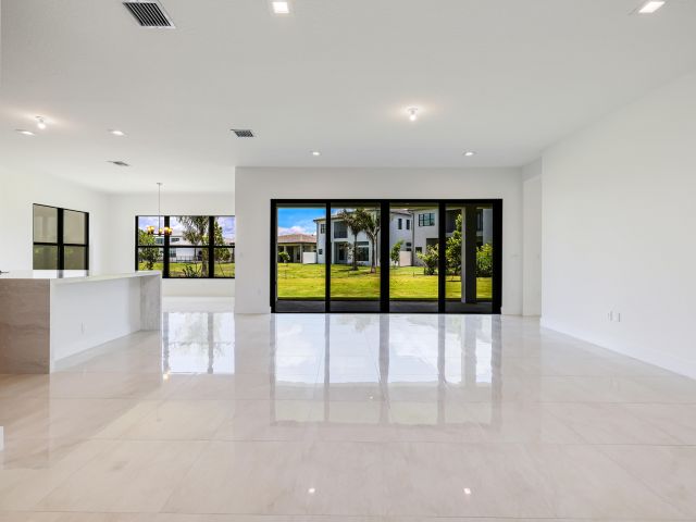 Дом в аренду по адресу 9451 Riverside Park Drive - фото 6372955