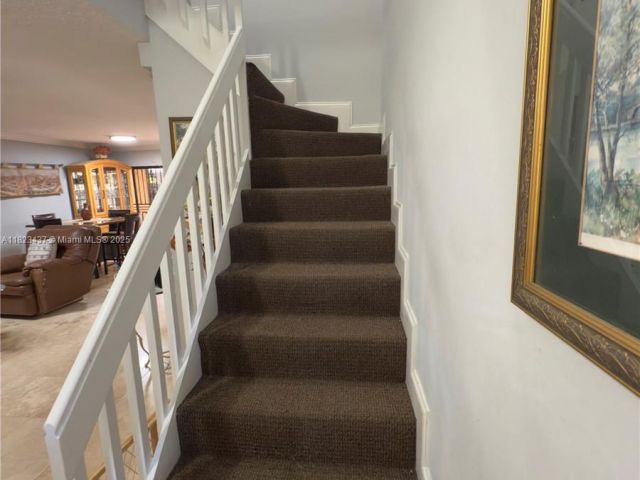 Продажа дома по адресу 1651 SW 120th Ave - фото 6172881