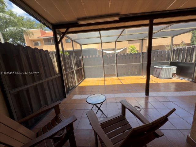 Продажа дома по адресу 1651 SW 120th Ave - фото 6172884