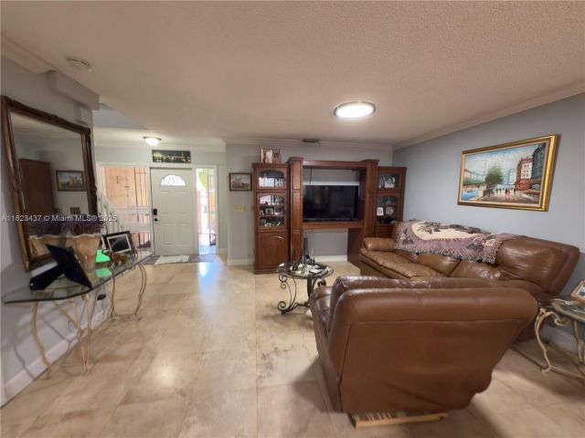 Продажа дома по адресу 1651 SW 120th Ave - фото 6172887