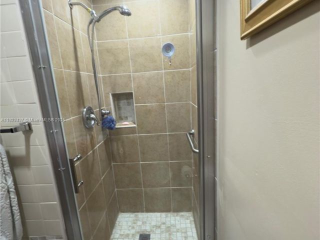 Продажа дома по адресу 1651 SW 120th Ave - фото 6172890