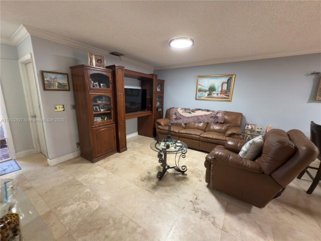 Продажа дома по адресу 1651 SW 120th Ave - фото 6172892