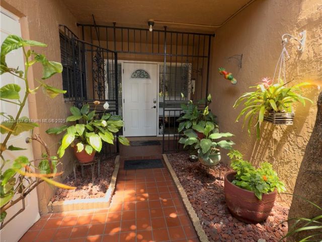 Продажа дома по адресу 1651 SW 120th Ave - фото 6172895