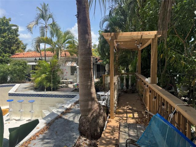 Продажа дома по адресу 1100 NE 182nd St - фото 6174864