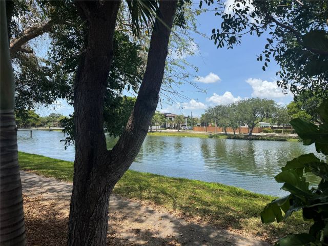 Продажа дома по адресу 1100 NE 182nd St - фото 6174866