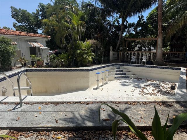 Продажа дома по адресу 1100 NE 182nd St - фото 6174868