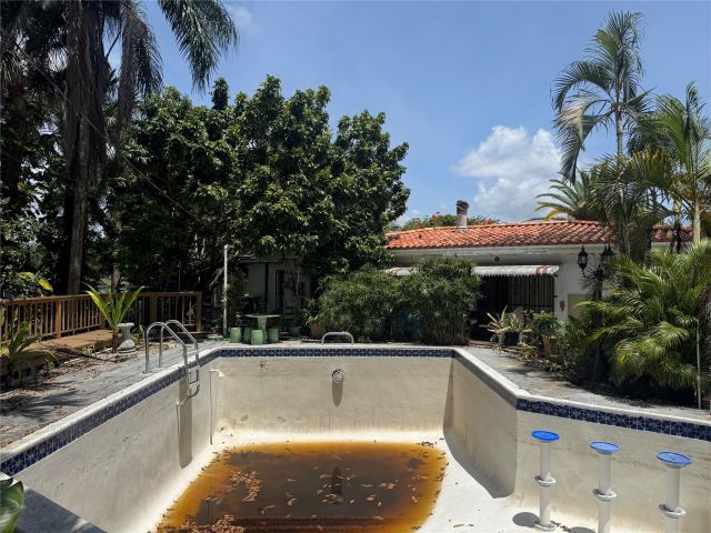 Продажа дома по адресу 1100 NE 182nd St - фото 6174869