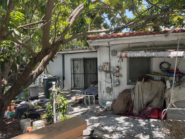 Продажа дома по адресу 1100 NE 182nd St - фото 6174871