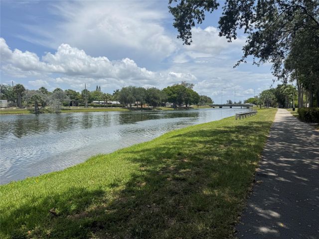 Продажа дома по адресу 1100 NE 182nd St - фото 6174873