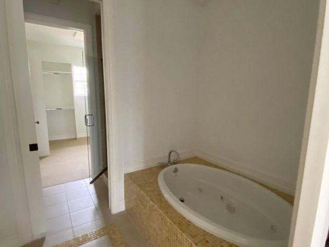 Дом в аренду по адресу 319 Flamingo Drive - фото 6173559