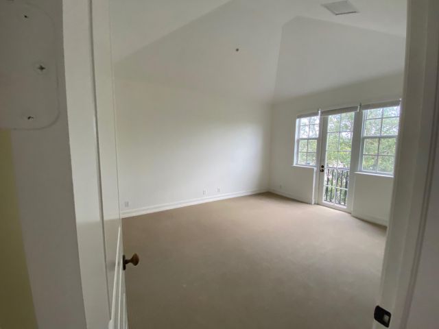 Дом в аренду по адресу 319 Flamingo Drive - фото 6173561