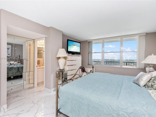 Продажа квартиры #2707 - фото 6174358