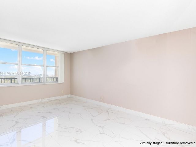 Продажа квартиры #2707 - фото 6174365