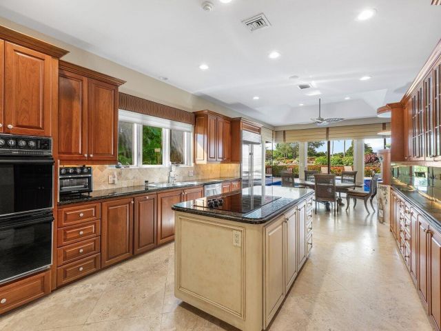 Продажа дома по адресу 4484 Bocaire Blvd Boulevard - фото 6317045