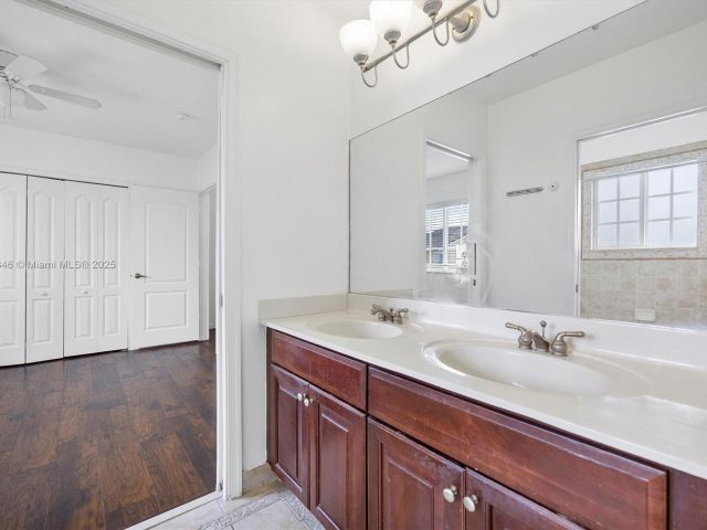 Продажа дома по адресу 27681 SW 139th Pl - фото 6188144