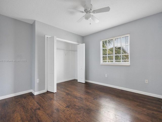 Продажа дома по адресу 27681 SW 139th Pl - фото 6188145