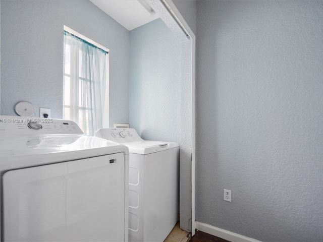 Продажа дома по адресу 27681 SW 139th Pl - фото 6188147