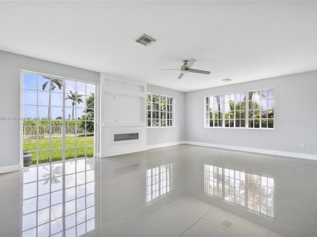 Продажа дома по адресу 27681 SW 139th Pl - фото 6188150