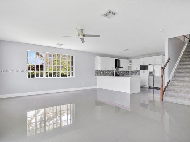 Продажа дома по адресу 27681 SW 139th Pl - фото 6188151