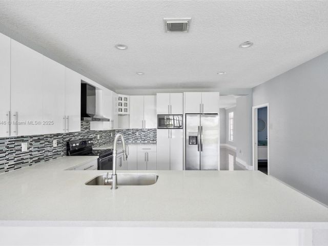 Продажа дома по адресу 27681 SW 139th Pl - фото 6188152