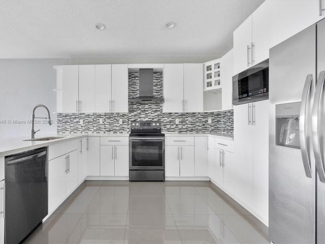 Продажа дома по адресу 27681 SW 139th Pl - фото 6188153