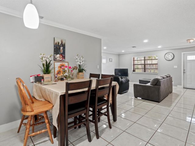 Продажа дома по адресу 2721 NW 22nd St - фото 6174806