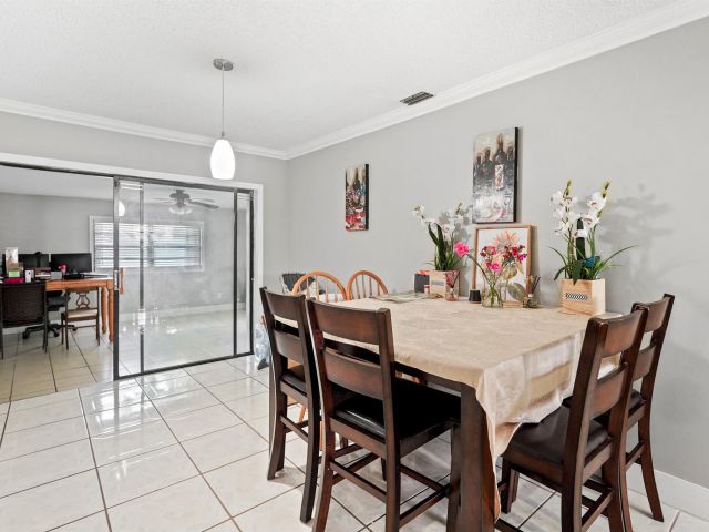 Продажа дома по адресу 2721 NW 22nd St - фото 6174808