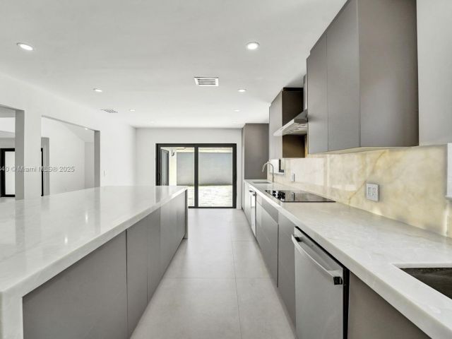 Продажа дома по адресу 7340 Andorra Pl - фото 6174904