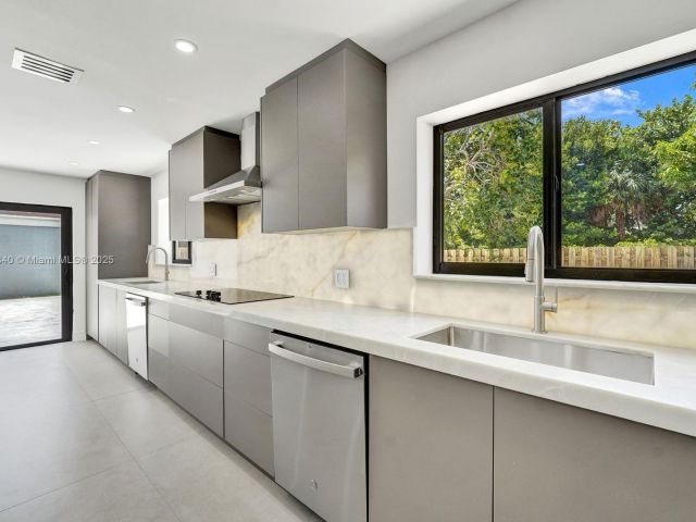 Продажа дома по адресу 7340 Andorra Pl - фото 6174910