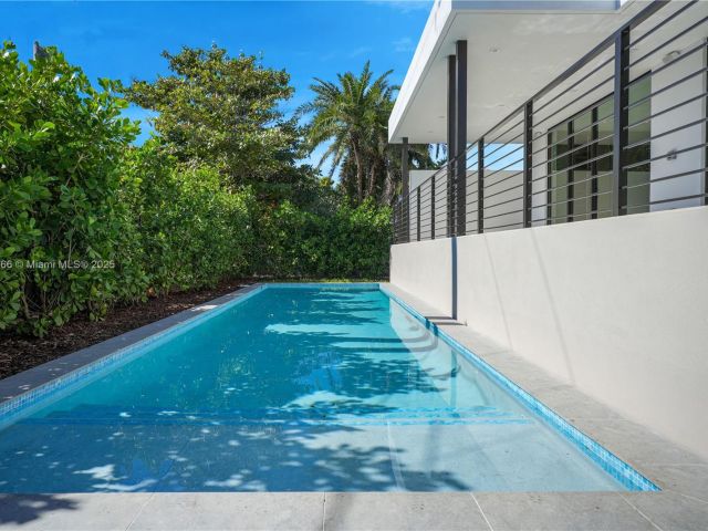 Дом в аренду по адресу 100 Hampton Ln - фото 6174218