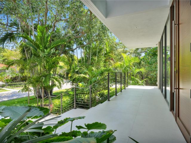 Дом в аренду по адресу 100 Hampton Ln - фото 6174229