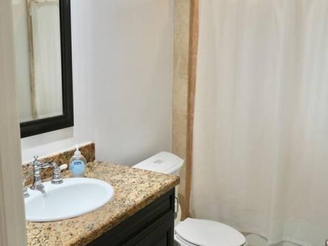 Дом в аренду по адресу 700 SW 8th Way - фото 6176419