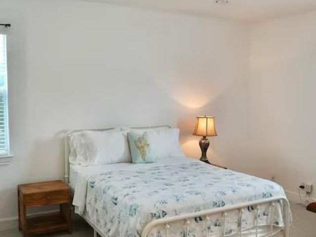 Дом в аренду по адресу 700 SW 8th Way - фото 6176420