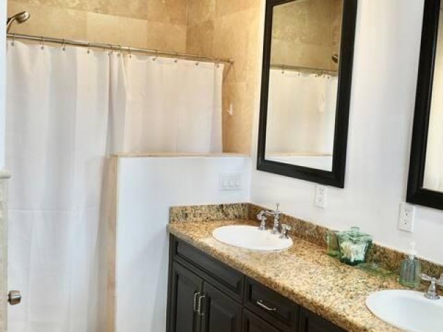 Дом в аренду по адресу 700 SW 8th Way - фото 6176423