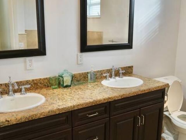 Дом в аренду по адресу 700 SW 8th Way - фото 6176424