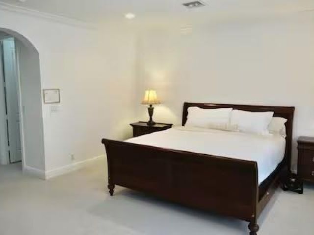 Дом в аренду по адресу 700 SW 8th Way - фото 6176429